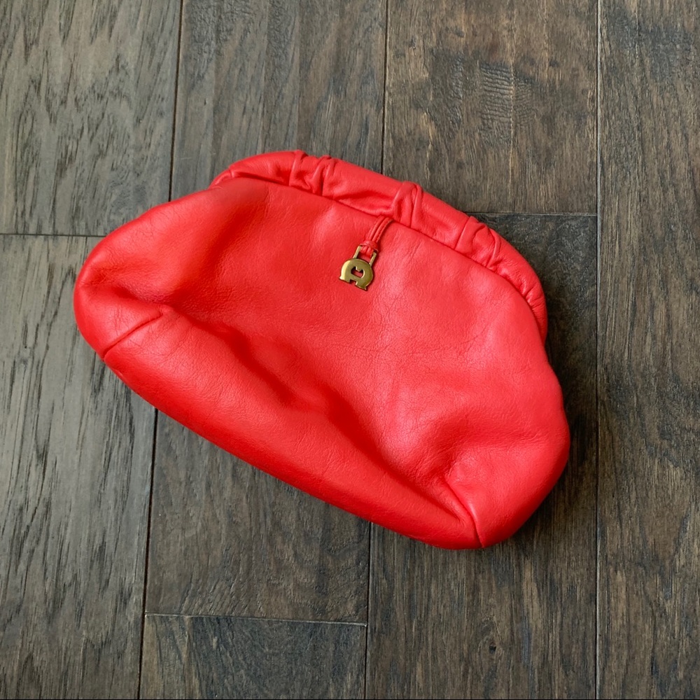 Vintage Etienne Aigner Clutch